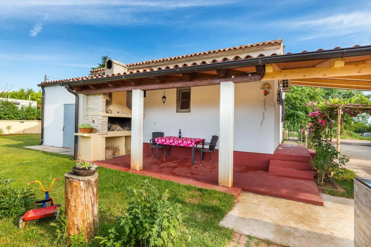 Charming Holiday House With Beautiful Garden And Grill Loborika 0*,  크로아티아