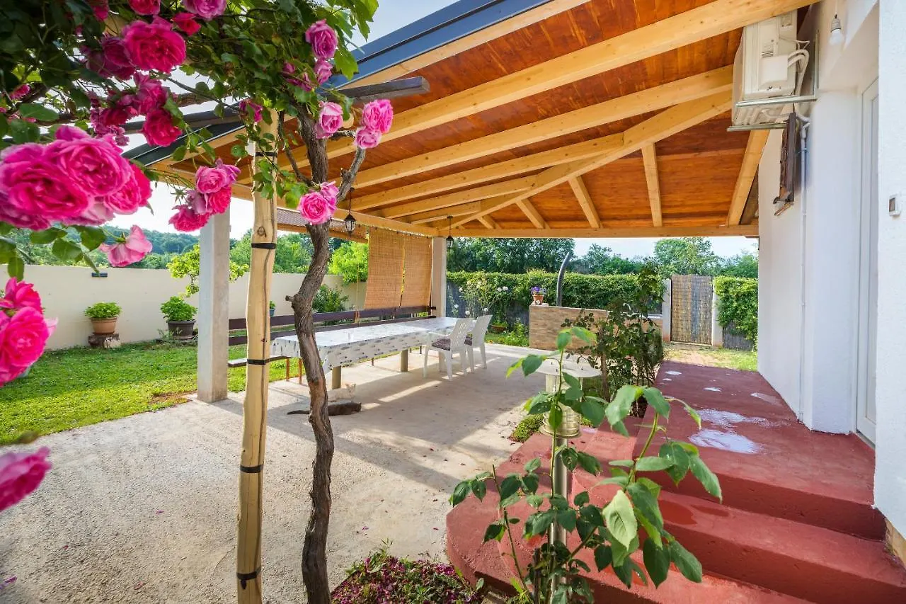 Charming Holiday House With Beautiful Garden And Grill Loborika
